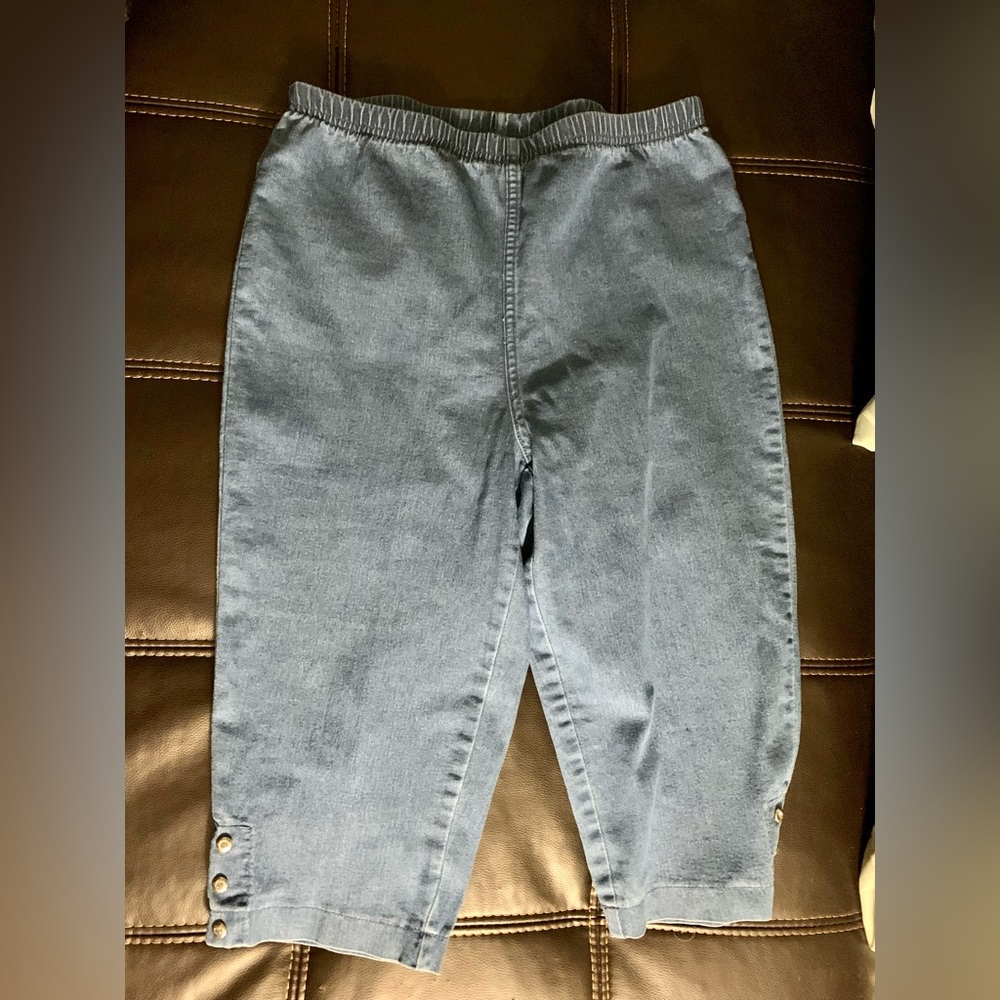 Real Size Blue Stretch Denim Capri JEANS M 8-10 Elastic waist, Jeweled button